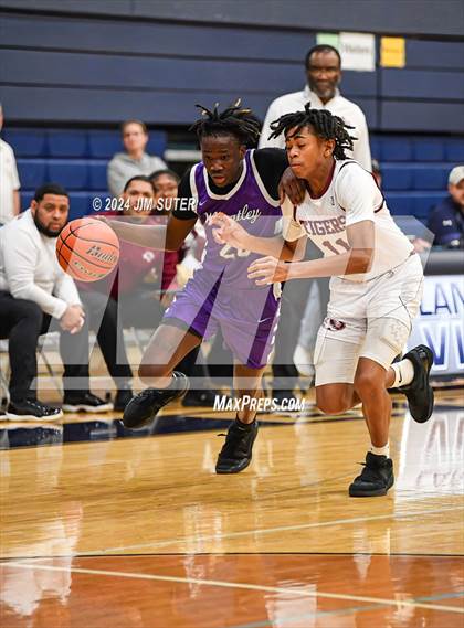 Thumbnail 1 in Silsbee vs Wheatley (UIL 4A Reg III Semifinal) photogallery.