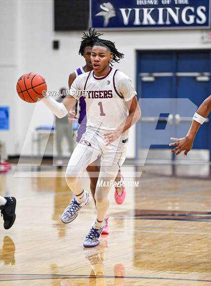Thumbnail 3 in Silsbee vs Wheatley (UIL 4A Reg III Semifinal) photogallery.