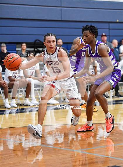 Thumbnail 3 in Silsbee vs Wheatley (UIL 4A Reg III Semifinal) photogallery.