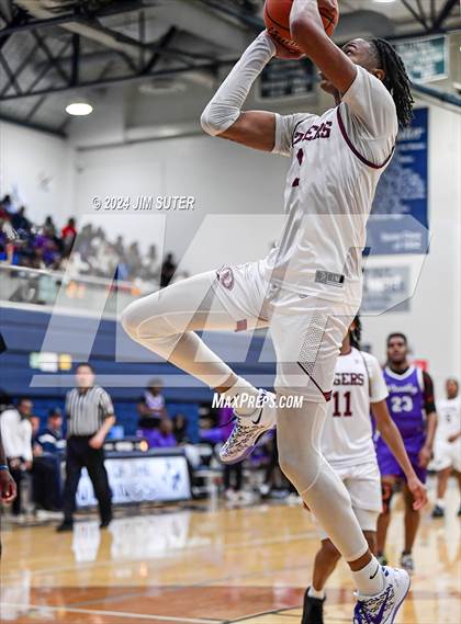 Thumbnail 3 in Silsbee vs Wheatley (UIL 4A Reg III Semifinal) photogallery.
