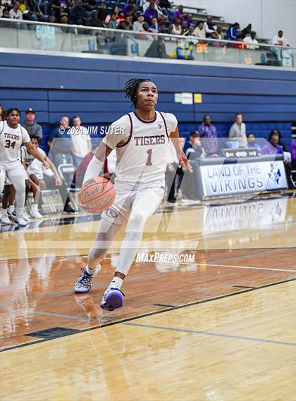 Thumbnail 1 in Silsbee vs Wheatley (UIL 4A Reg III Semifinal) photogallery.