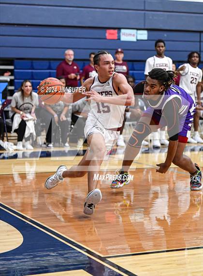 Thumbnail 3 in Silsbee vs Wheatley (UIL 4A Reg III Semifinal) photogallery.