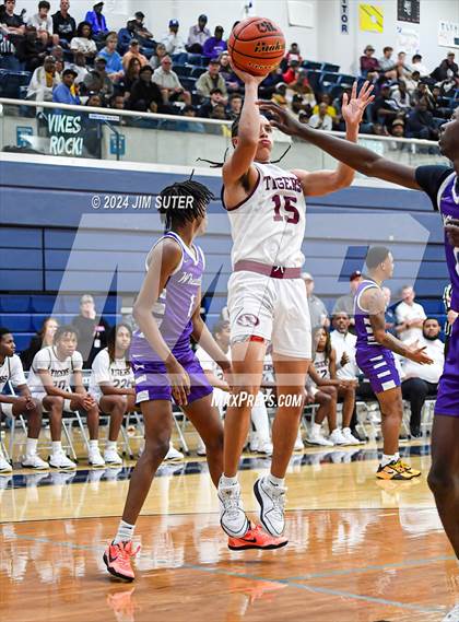 Thumbnail 2 in Silsbee vs Wheatley (UIL 4A Reg III Semifinal) photogallery.
