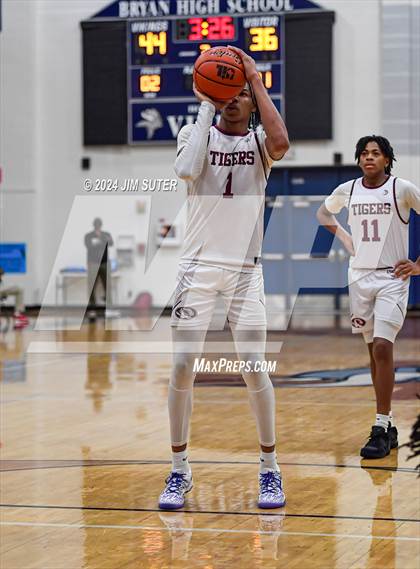 Thumbnail 1 in Silsbee vs Wheatley (UIL 4A Reg III Semifinal) photogallery.