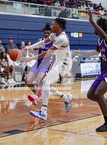 Thumbnail 2 in Silsbee vs Wheatley (UIL 4A Reg III Semifinal) photogallery.