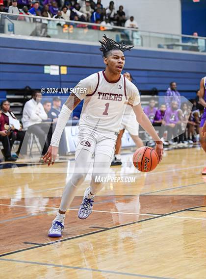 Thumbnail 2 in Silsbee vs Wheatley (UIL 4A Reg III Semifinal) photogallery.