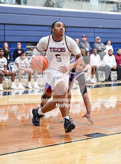 Thumbnail 3 in Silsbee vs Wheatley (UIL 4A Reg III Semifinal) photogallery.