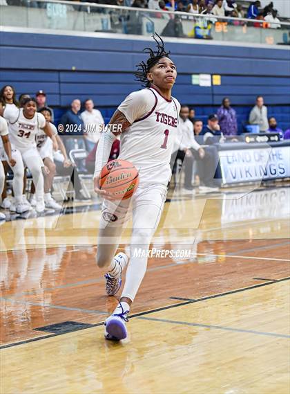 Thumbnail 2 in Silsbee vs Wheatley (UIL 4A Reg III Semifinal) photogallery.