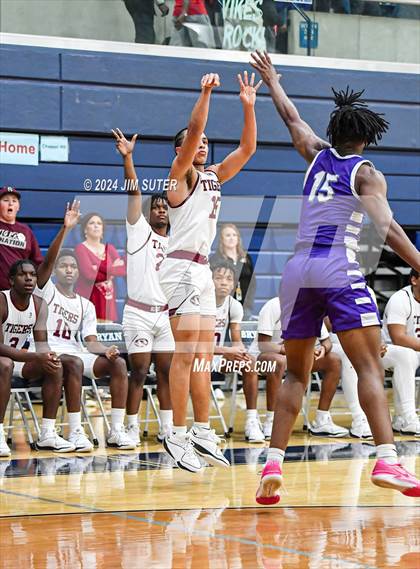 Thumbnail 2 in Silsbee vs Wheatley (UIL 4A Reg III Semifinal) photogallery.