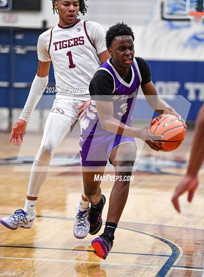 Thumbnail 2 in Silsbee vs Wheatley (UIL 4A Reg III Semifinal) photogallery.