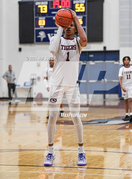 Thumbnail 3 in Silsbee vs Wheatley (UIL 4A Reg III Semifinal) photogallery.