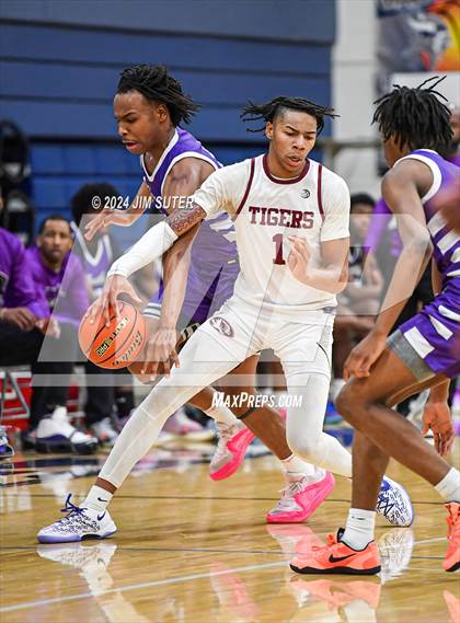 Thumbnail 2 in Silsbee vs Wheatley (UIL 4A Reg III Semifinal) photogallery.