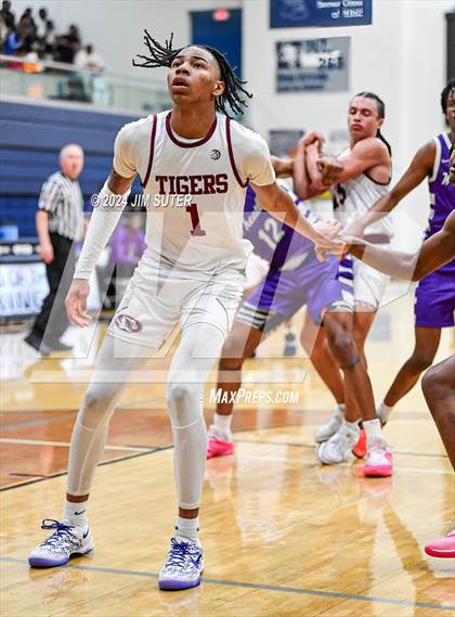 Thumbnail 3 in Silsbee vs Wheatley (UIL 4A Reg III Semifinal) photogallery.