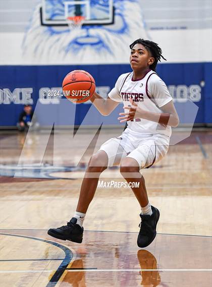 Thumbnail 1 in Silsbee vs Wheatley (UIL 4A Reg III Semifinal) photogallery.