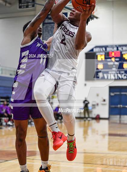 Thumbnail 3 in Silsbee vs Wheatley (UIL 4A Reg III Semifinal) photogallery.