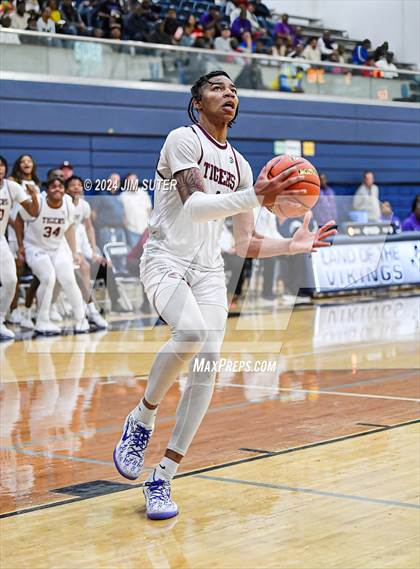 Thumbnail 3 in Silsbee vs Wheatley (UIL 4A Reg III Semifinal) photogallery.