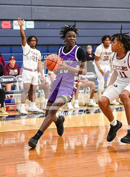 Thumbnail 2 in Silsbee vs Wheatley (UIL 4A Reg III Semifinal) photogallery.