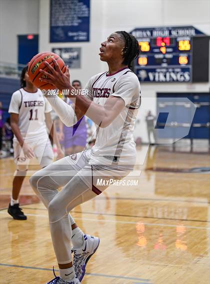 Thumbnail 1 in Silsbee vs Wheatley (UIL 4A Reg III Semifinal) photogallery.