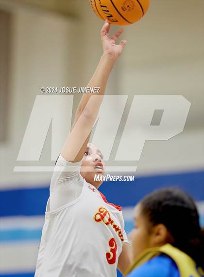 Thumbnail 3 in Cathedral Catholic vs. Grossmont (CIF-SDS Division 1 Final) photogallery.