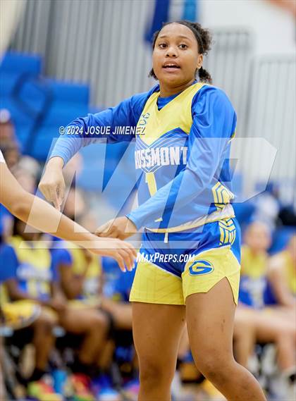 Thumbnail 3 in Cathedral Catholic vs. Grossmont (CIF-SDS Division 1 Final) photogallery.