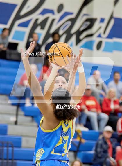 Thumbnail 2 in Cathedral Catholic vs. Grossmont (CIF-SDS Division 1 Final) photogallery.