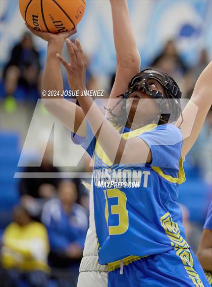 Thumbnail 1 in Cathedral Catholic vs. Grossmont (CIF-SDS Division 1 Final) photogallery.