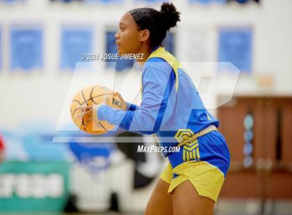 Thumbnail 3 in Cathedral Catholic vs. Grossmont (CIF-SDS Division 1 Final) photogallery.