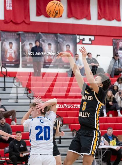Thumbnail 3 in Ellwood City vs. Quaker Valley photogallery.