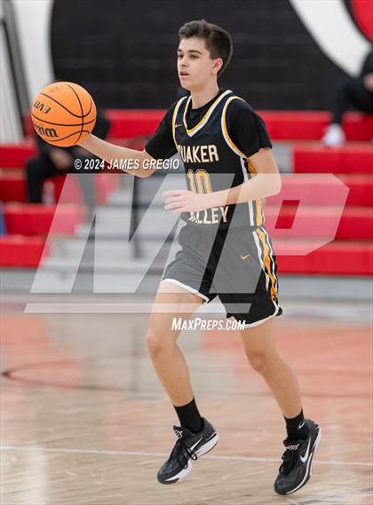 Thumbnail 2 in Ellwood City vs. Quaker Valley photogallery.