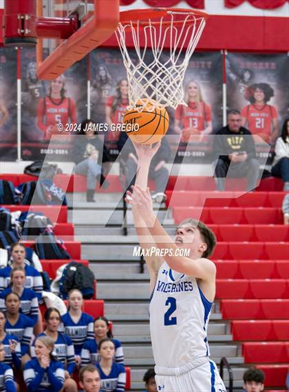 Thumbnail 1 in Ellwood City vs. Quaker Valley photogallery.