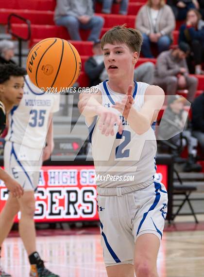 Thumbnail 1 in Ellwood City vs. Quaker Valley photogallery.