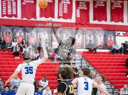 Thumbnail 2 in Ellwood City vs. Quaker Valley photogallery.