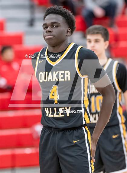 Thumbnail 3 in Ellwood City vs. Quaker Valley photogallery.
