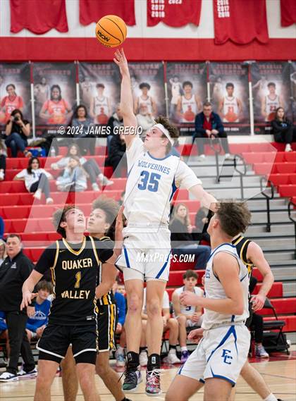 Thumbnail 1 in Ellwood City vs. Quaker Valley photogallery.