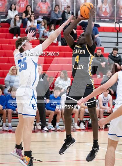 Thumbnail 1 in Ellwood City vs. Quaker Valley photogallery.