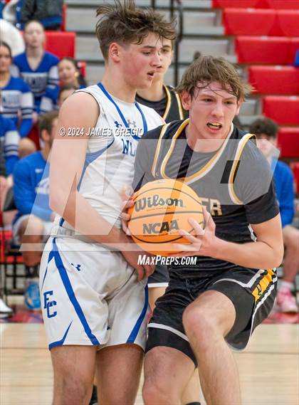 Thumbnail 2 in Ellwood City vs. Quaker Valley photogallery.