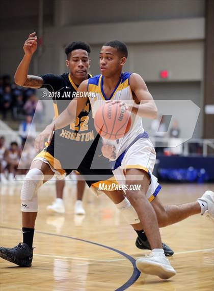 Thumbnail 3 in Sam Houston vs. Fort Bend Elkins (McDonald's Texas Invitational) photogallery.
