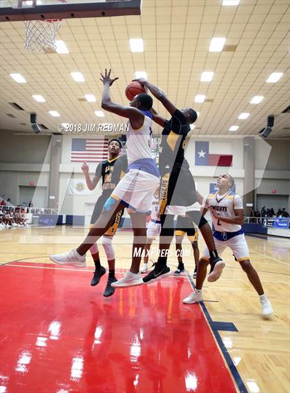 Thumbnail 1 in Sam Houston vs. Fort Bend Elkins (McDonald's Texas Invitational) photogallery.