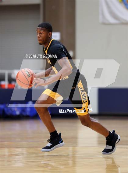 Thumbnail 3 in Sam Houston vs. Fort Bend Elkins (McDonald's Texas Invitational) photogallery.