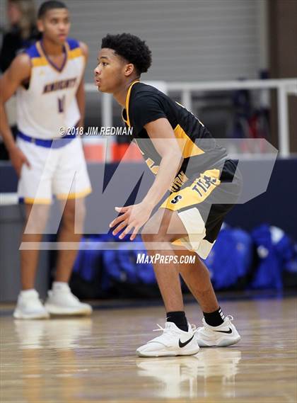 Thumbnail 2 in Sam Houston vs. Fort Bend Elkins (McDonald's Texas Invitational) photogallery.