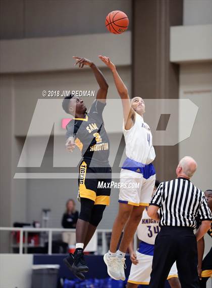 Thumbnail 2 in Sam Houston vs. Fort Bend Elkins (McDonald's Texas Invitational) photogallery.