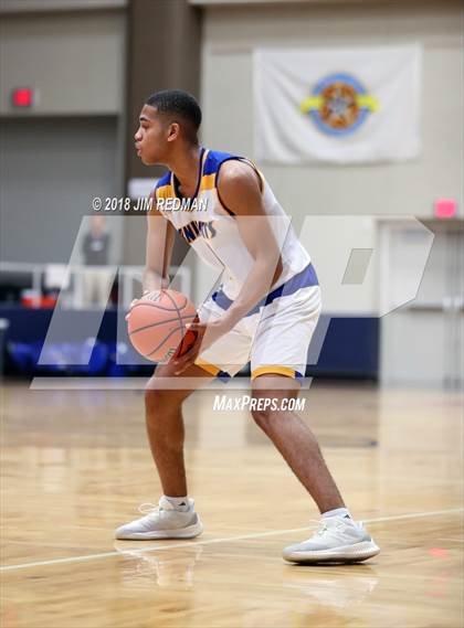 Thumbnail 2 in Sam Houston vs. Fort Bend Elkins (McDonald's Texas Invitational) photogallery.