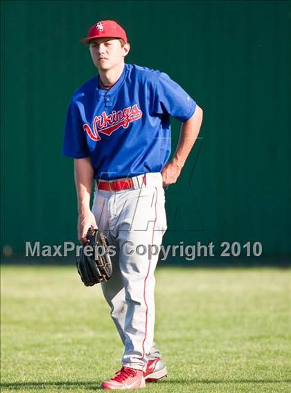 Thumbnail 3 in Pearland vs Dulles (Alvin Tournament) photogallery.