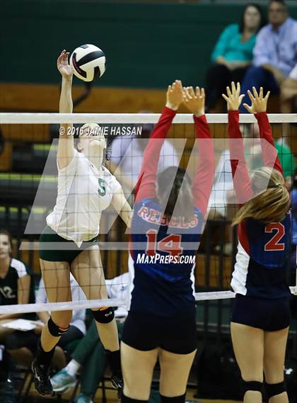 Thumbnail 2 in Strom Thurmond vs Bishop England (SCHSL 2nd Round)  photogallery.