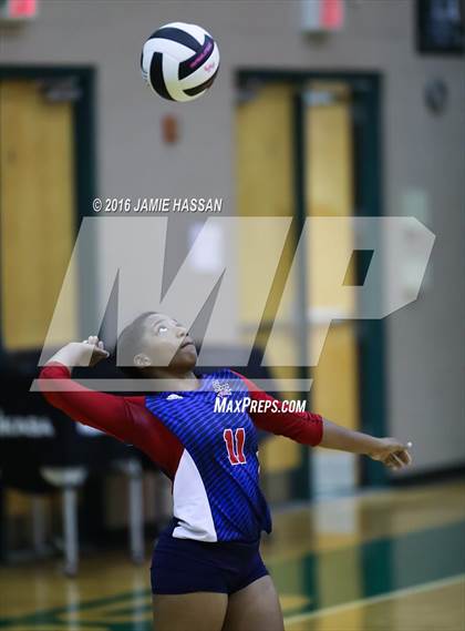 Thumbnail 1 in Strom Thurmond vs Bishop England (SCHSL 2nd Round)  photogallery.