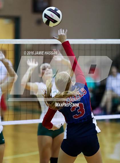 Thumbnail 1 in Strom Thurmond vs Bishop England (SCHSL 2nd Round)  photogallery.