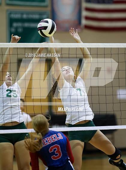 Thumbnail 3 in Strom Thurmond vs Bishop England (SCHSL 2nd Round)  photogallery.