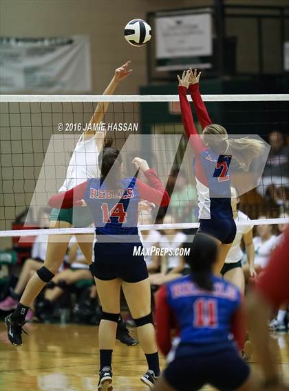 Thumbnail 1 in Strom Thurmond vs Bishop England (SCHSL 2nd Round)  photogallery.