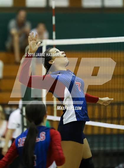 Thumbnail 2 in Strom Thurmond vs Bishop England (SCHSL 2nd Round)  photogallery.