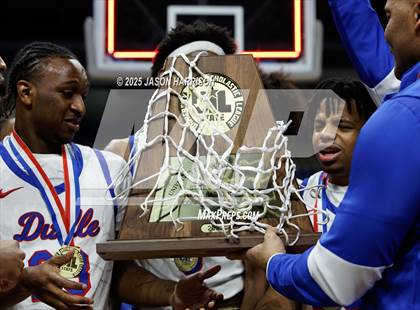 Thumbnail 2 in Duncanville vs. Bellaire (UIL Basketball 6A D1 Final) photogallery.